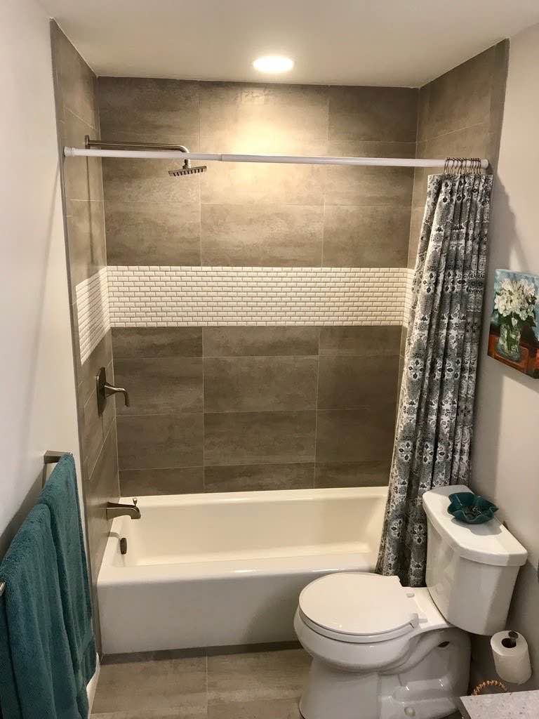 bathroom-shower-tub-toilet-bourgoing-construction