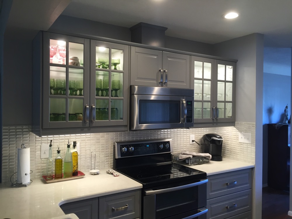 kitchen-glass-cabinets-bourgoing-construction2